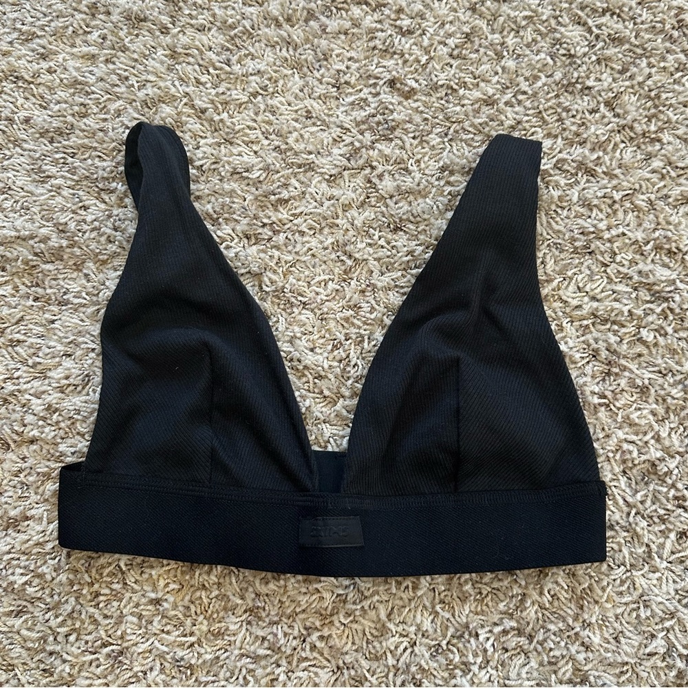 SKIMS cotton plunge bralette. Size medium. Never worn. Color is Soot (black).